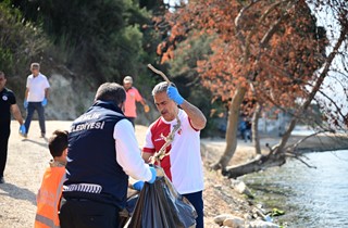Gemlik'in Yeni Sahil Yolu Birlikte Temizlendi